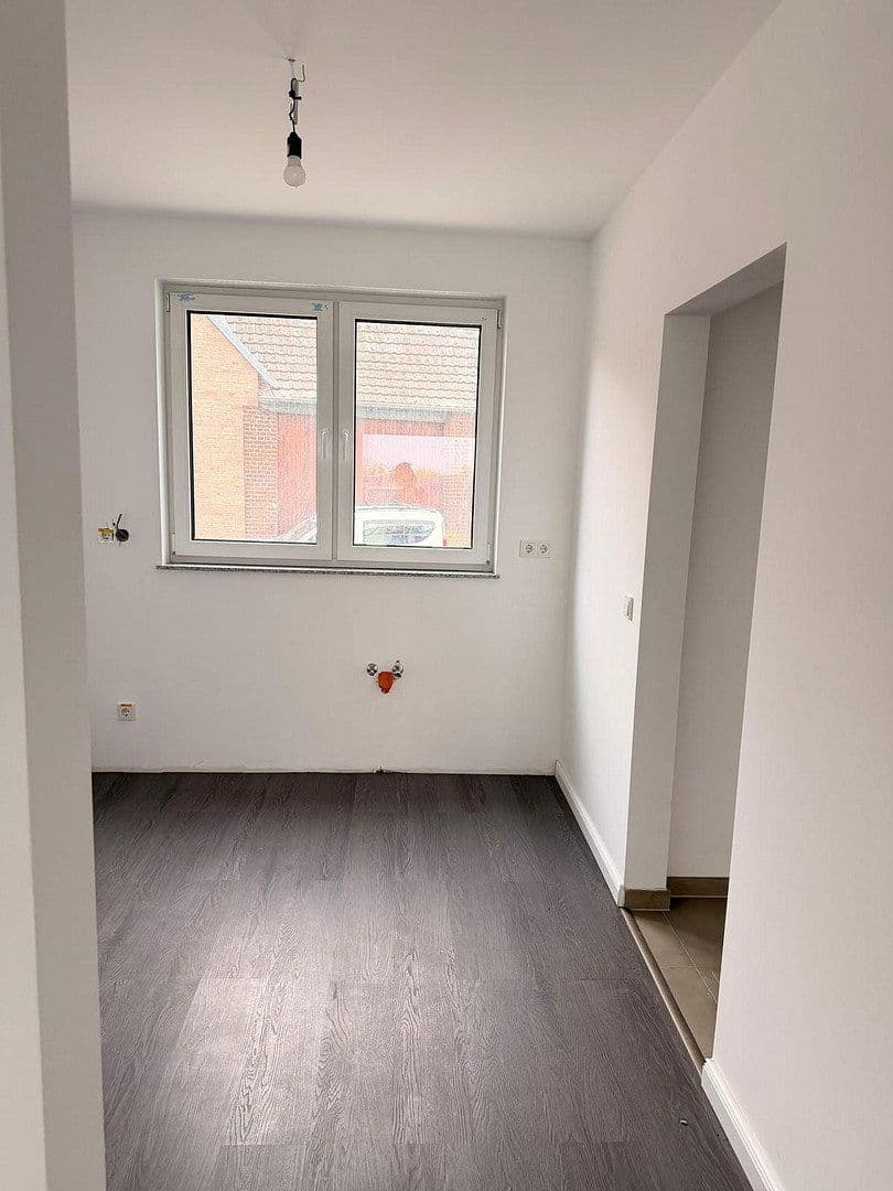 Predaj domu 155 m², pozemok 228 m², Römerstr. 41, Rommerskirchen, Severné Porýnie - Westfálsko Predaj domu 155 m², pozemok 228 m², Römerstr. 41, Rommerskirchen, Severné Porýnie - Westfálsko