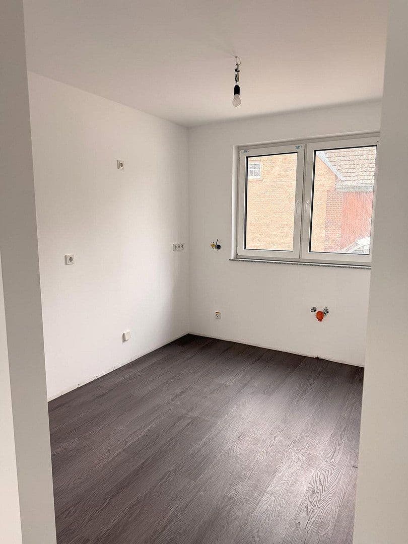 Predaj domu 155 m², pozemok 228 m², Römerstr. 41, Rommerskirchen, Severné Porýnie - Westfálsko Predaj domu 155 m², pozemok 228 m², Römerstr. 41, Rommerskirchen, Severné Porýnie - Westfálsko