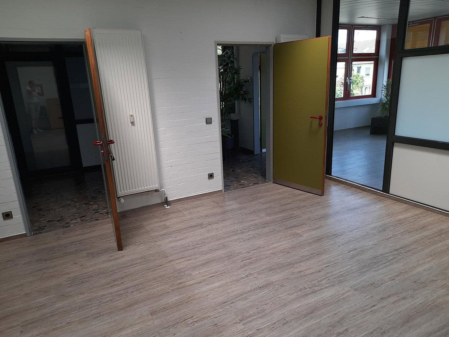 Prenájom kancelárie 320 m², Bühlinger Strassse 56, Neustadt (Wied), Porýnie-Falcko Prenájom kancelárie 320 m², Bühlinger Strassse 56, Neustadt (Wied), Porýnie-Falcko