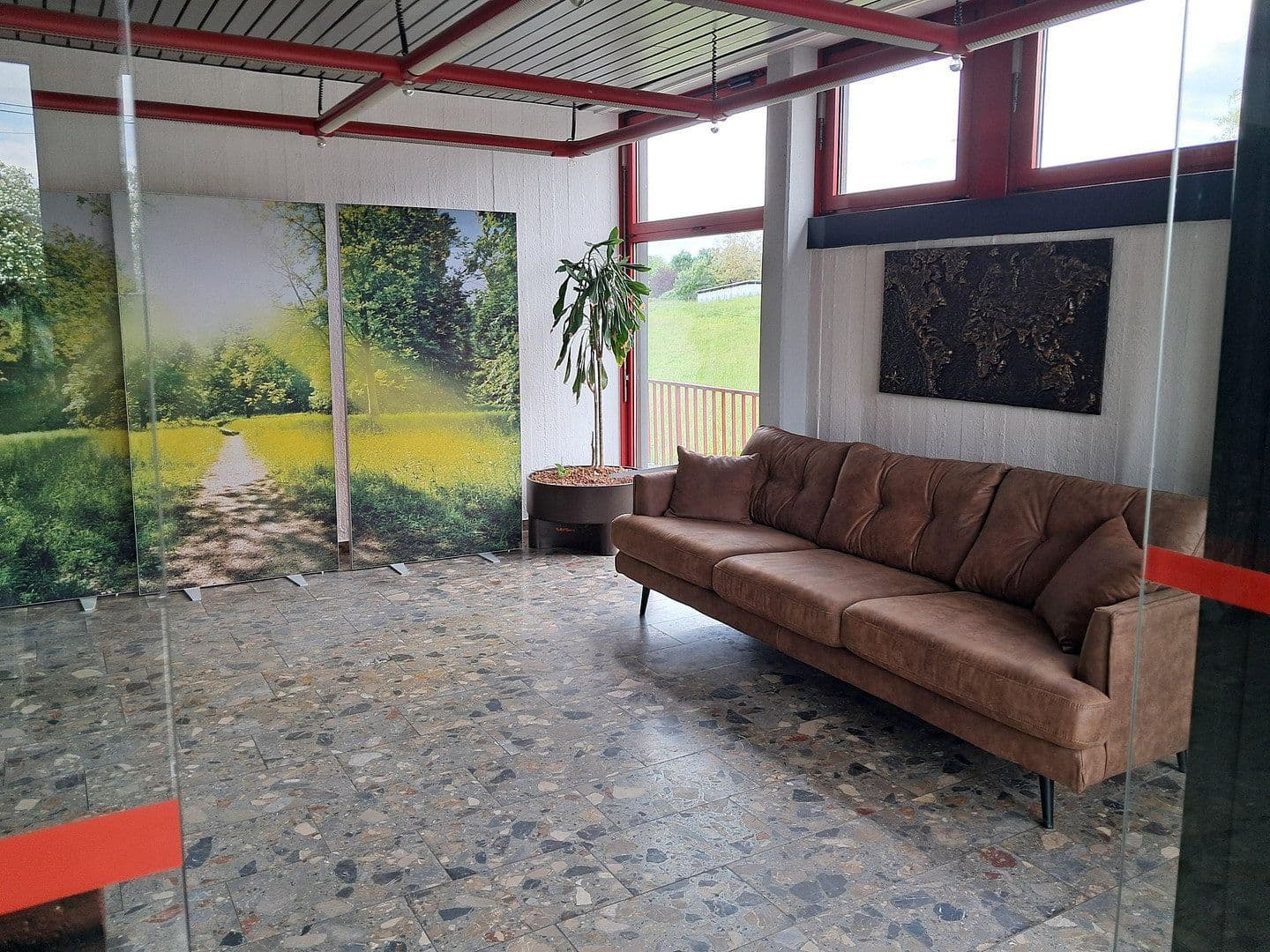 Prenájom kancelárie 320 m², Bühlinger Strassse 56, Neustadt (Wied), Porýnie-Falcko Prenájom kancelárie 320 m², Bühlinger Strassse 56, Neustadt (Wied), Porýnie-Falcko