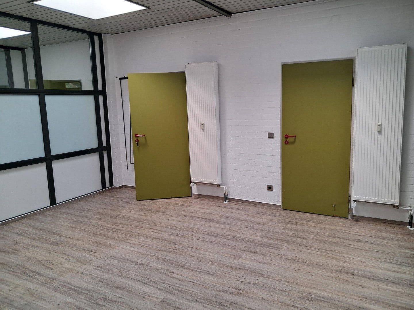Prenájom kancelárie 320 m², Bühlinger Strassse 56, Neustadt (Wied), Porýnie-Falcko Prenájom kancelárie 320 m², Bühlinger Strassse 56, Neustadt (Wied), Porýnie-Falcko