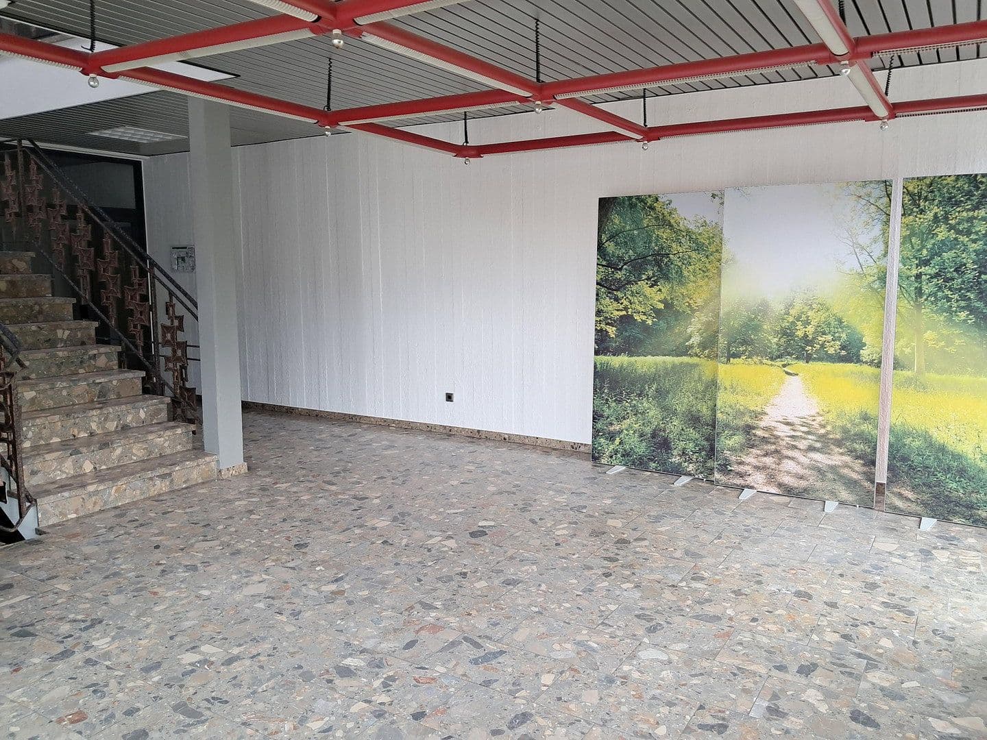 Prenájom kancelárie 320 m², Bühlinger Strassse 56, Neustadt (Wied), Porýnie-Falcko Prenájom kancelárie 320 m², Bühlinger Strassse 56, Neustadt (Wied), Porýnie-Falcko