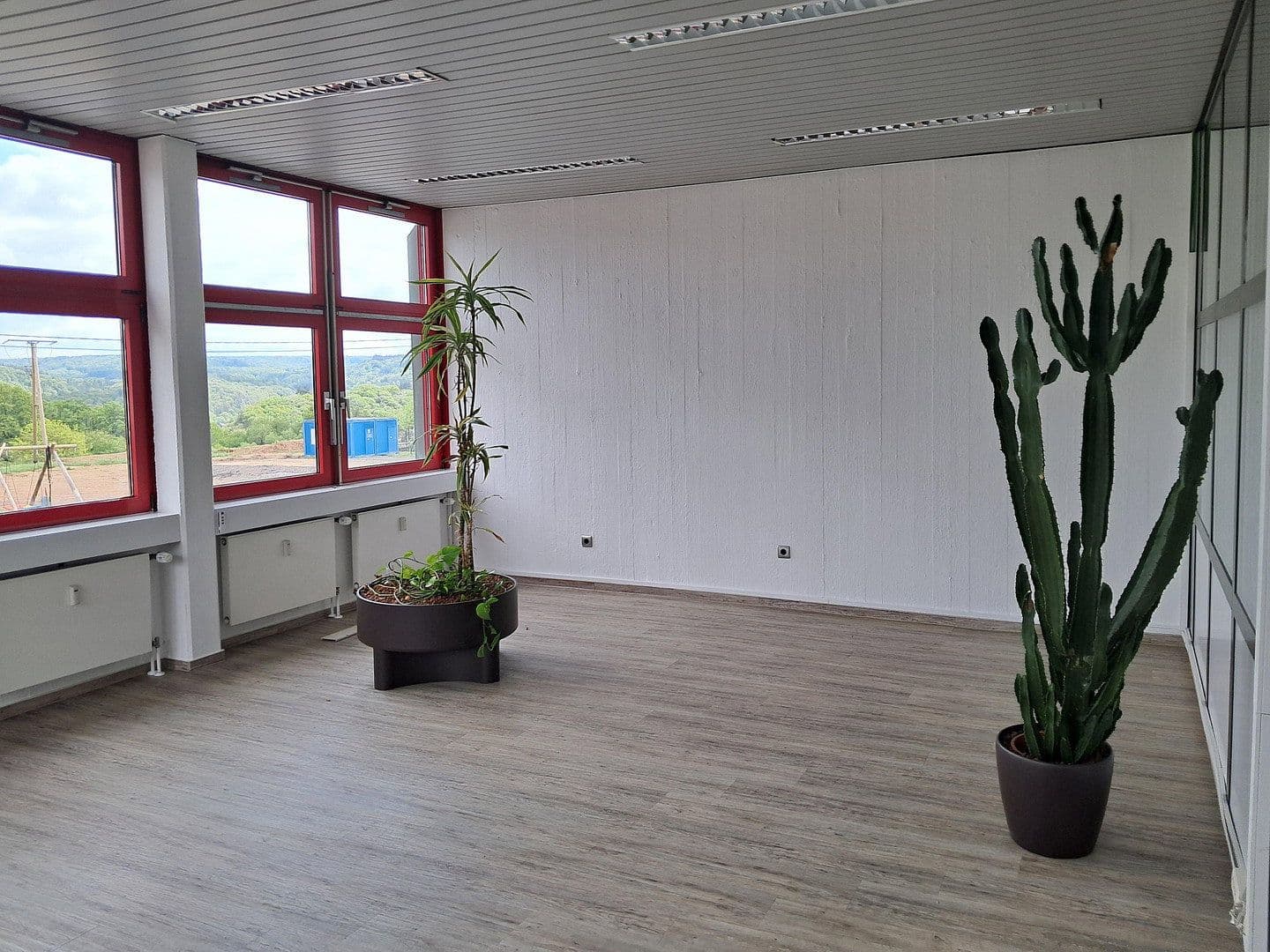 Prenájom kancelárie 320 m², Bühlinger Strassse 56, Neustadt (Wied), Porýnie-Falcko Prenájom kancelárie 320 m², Bühlinger Strassse 56, Neustadt (Wied), Porýnie-Falcko