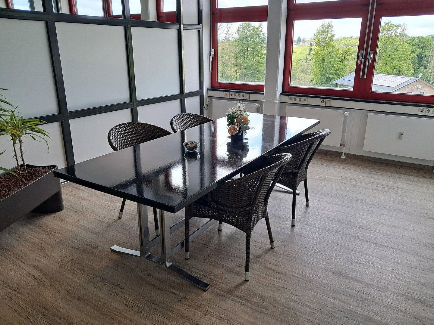 Prenájom kancelárie 320 m², Bühlinger Strassse 56, Neustadt (Wied), Porýnie-Falcko Prenájom kancelárie 320 m², Bühlinger Strassse 56, Neustadt (Wied), Porýnie-Falcko