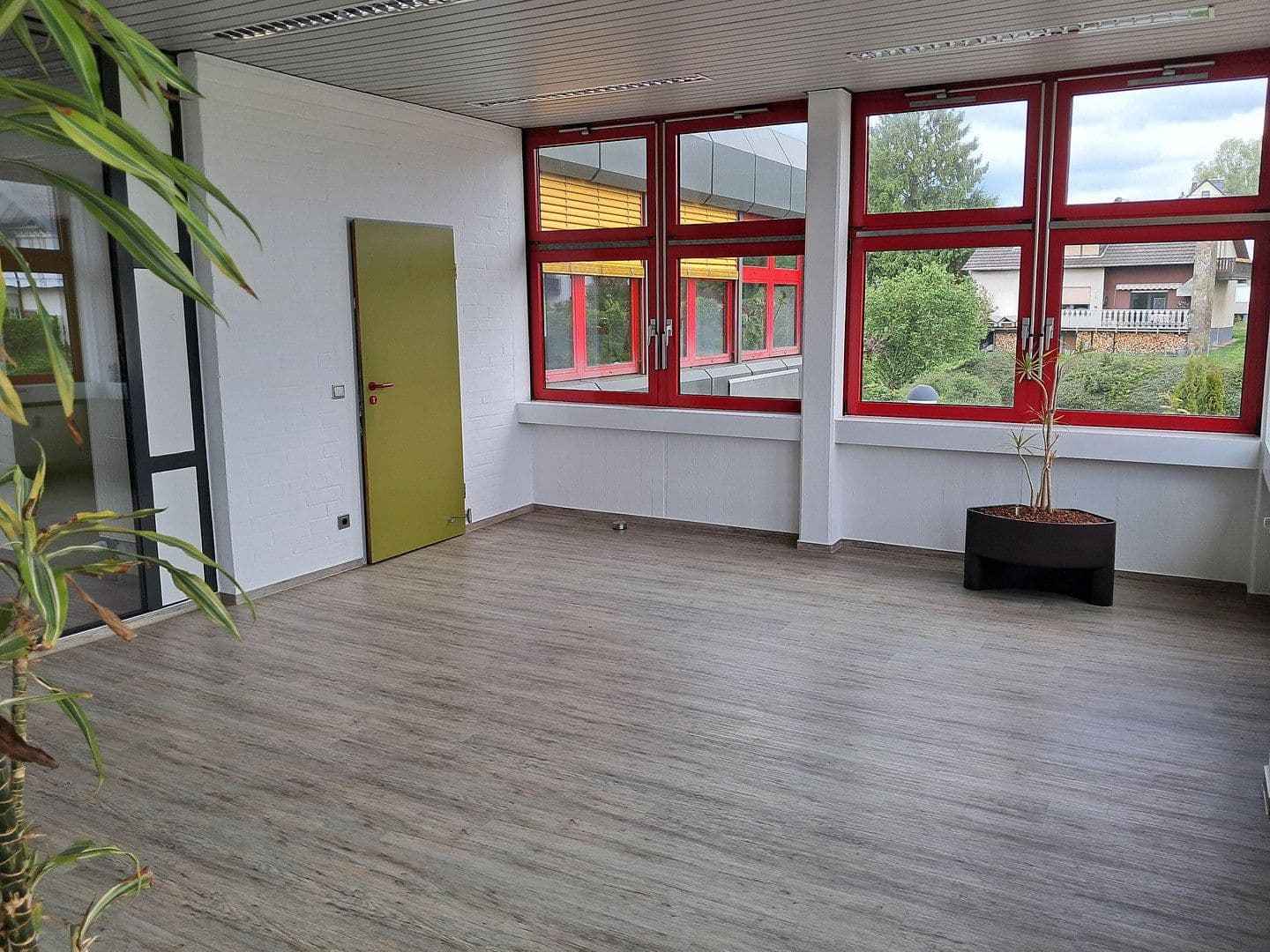 Prenájom kancelárie 320 m², Bühlinger Strassse 56, Neustadt (Wied), Porýnie-Falcko Prenájom kancelárie 320 m², Bühlinger Strassse 56, Neustadt (Wied), Porýnie-Falcko