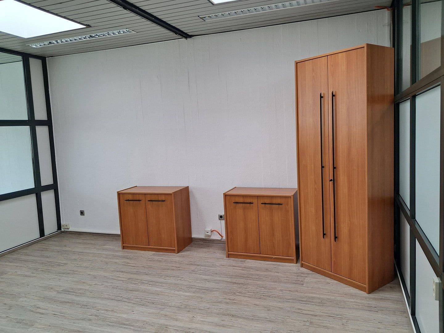 Prenájom kancelárie 320 m², Bühlinger Strassse 56, Neustadt (Wied), Porýnie-Falcko Prenájom kancelárie 320 m², Bühlinger Strassse 56, Neustadt (Wied), Porýnie-Falcko