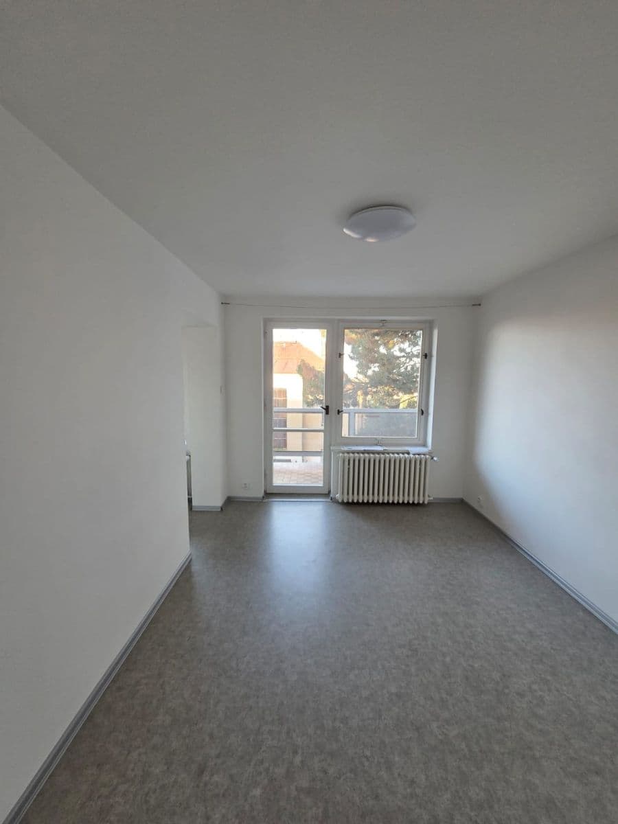 Prenájom bytu 4-izbový 108 m², Děvínská, Praha, Praha Prenájom bytu 4-izbový 108 m², Děvínská, Praha, Praha