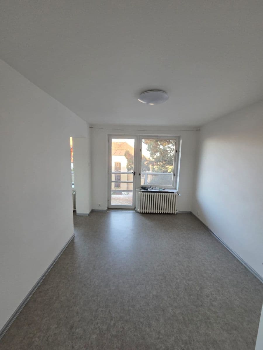Prenájom bytu 4-izbový 108 m², Děvínská, Praha, Praha Prenájom bytu 4-izbový 108 m², Děvínská, Praha, Praha