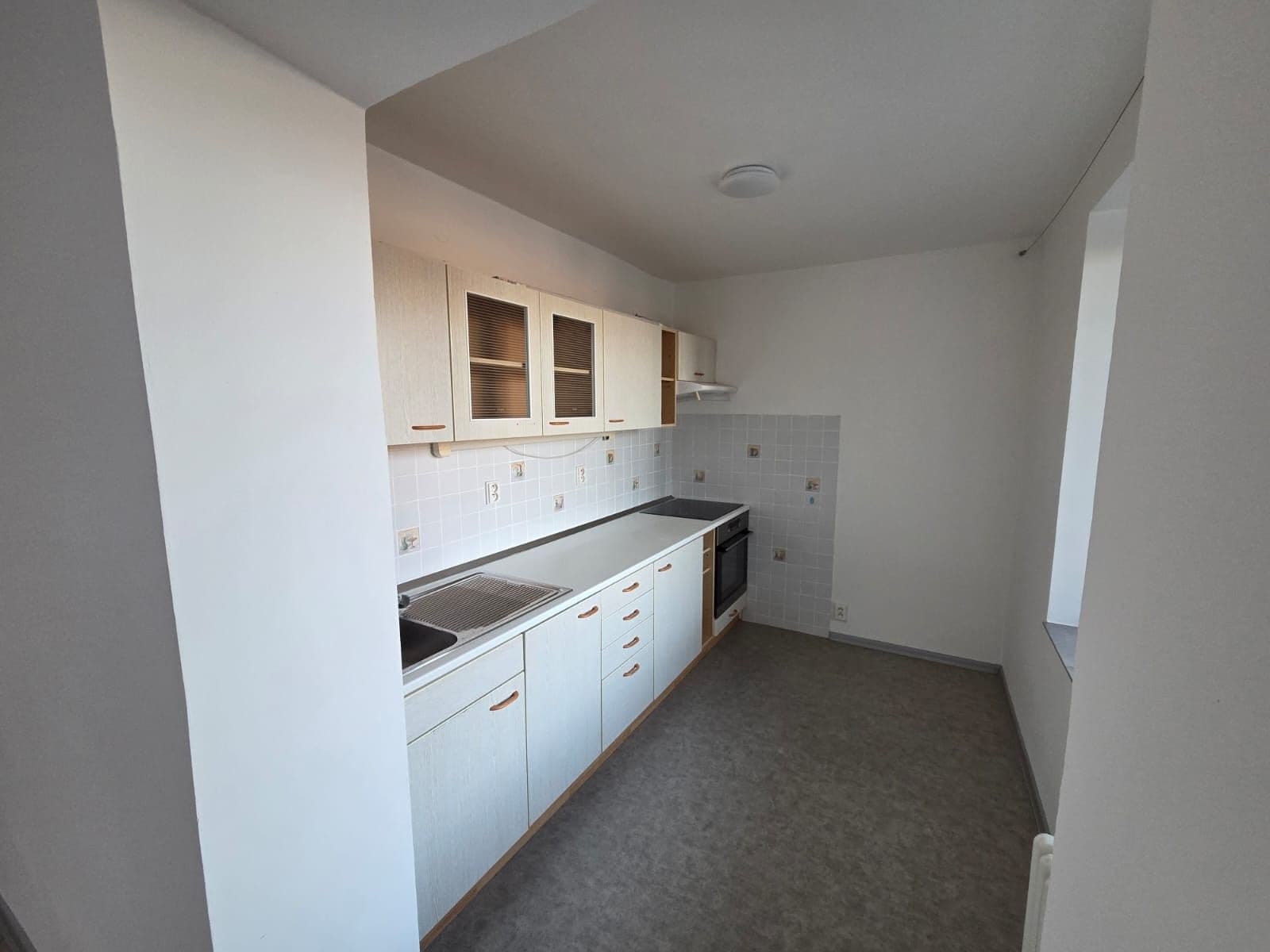Prenájom bytu 4-izbový 108 m², Děvínská, Praha, Praha Prenájom bytu 4-izbový 108 m², Děvínská, Praha, Praha
