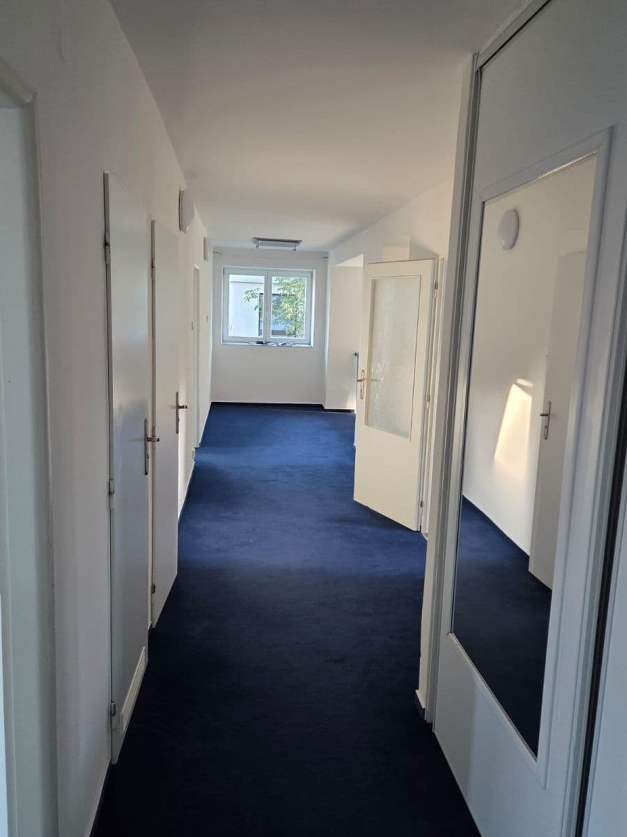 Prenájom bytu 4-izbový 108 m², Děvínská, Praha, Praha Prenájom bytu 4-izbový 108 m², Děvínská, Praha, Praha