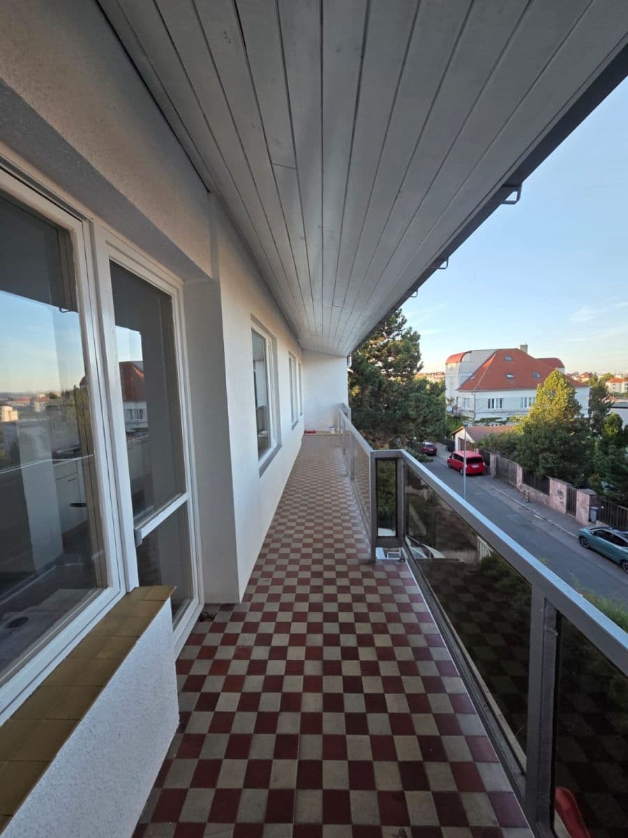 Prenájom bytu 4-izbový 108 m², Děvínská, Praha, Praha Prenájom bytu 4-izbový 108 m², Děvínská, Praha, Praha