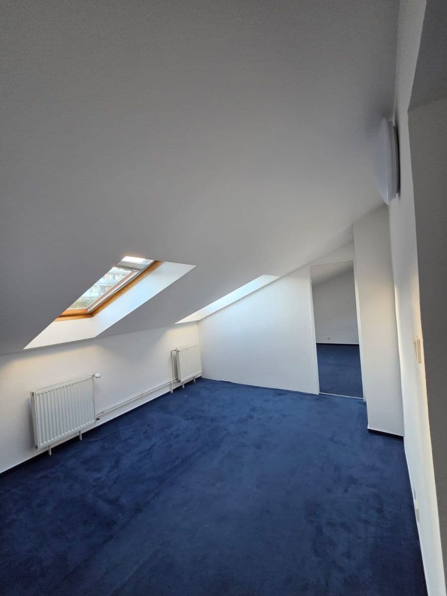 Prenájom bytu 4-izbový 108 m², Děvínská, Praha, Praha Prenájom bytu 4-izbový 108 m², Děvínská, Praha, Praha