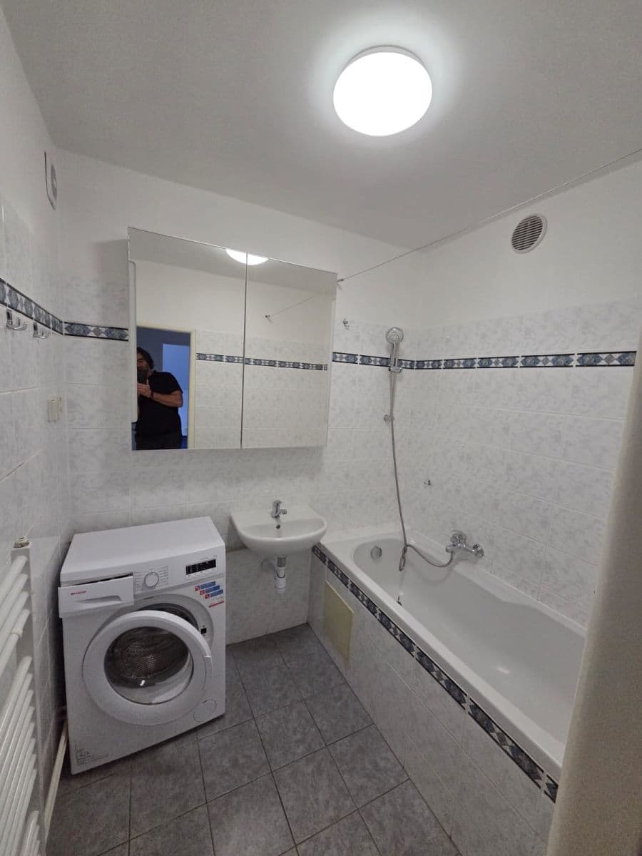 Prenájom bytu 4-izbový 108 m², Děvínská, Praha, Praha Prenájom bytu 4-izbový 108 m², Děvínská, Praha, Praha