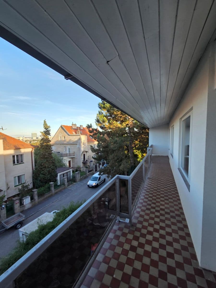 Prenájom bytu 4-izbový 108 m², Děvínská, Praha, Praha Prenájom bytu 4-izbový 108 m², Děvínská, Praha, Praha