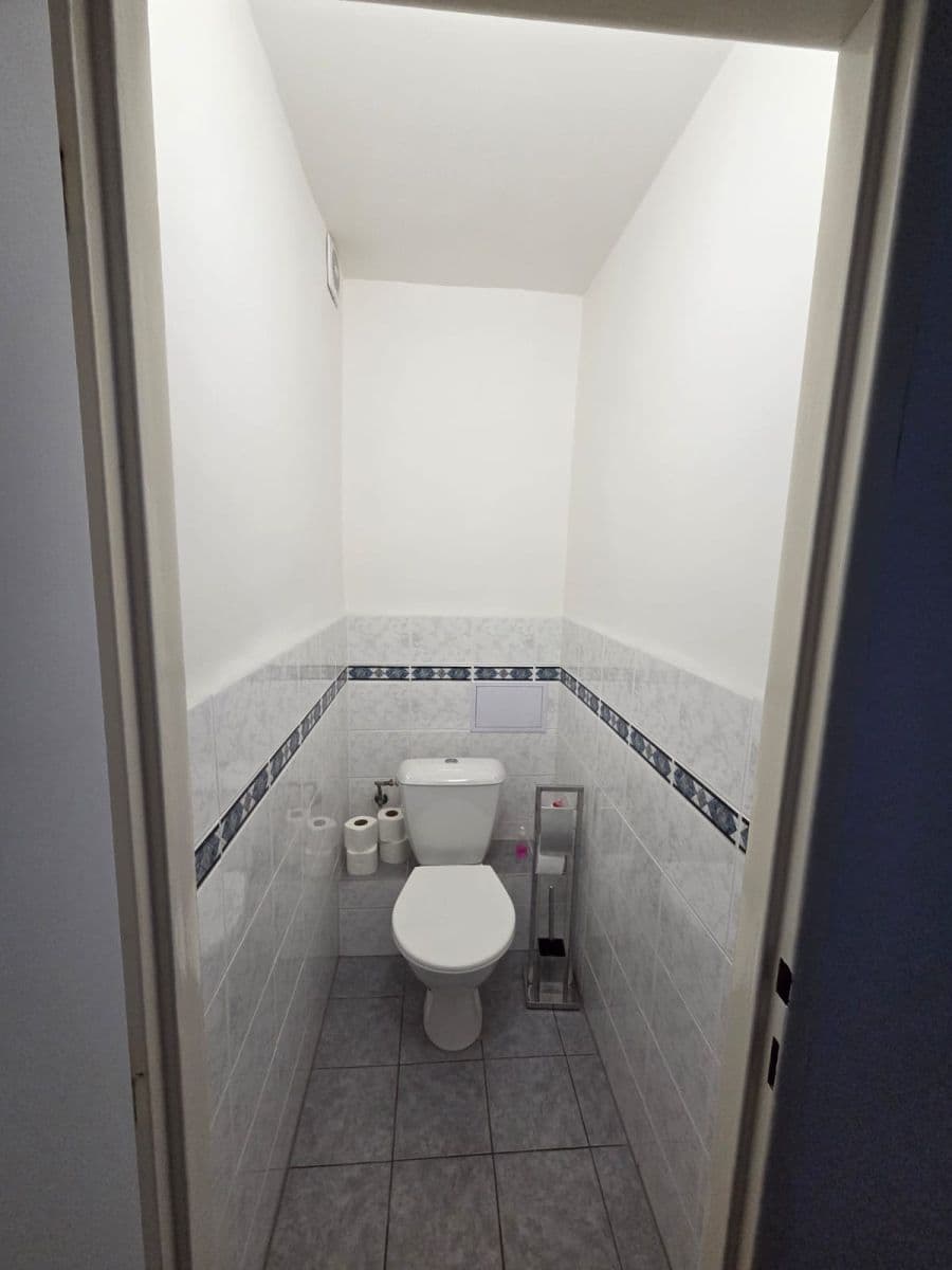 Prenájom bytu 4-izbový 108 m², Děvínská, Praha, Praha Prenájom bytu 4-izbový 108 m², Děvínská, Praha, Praha