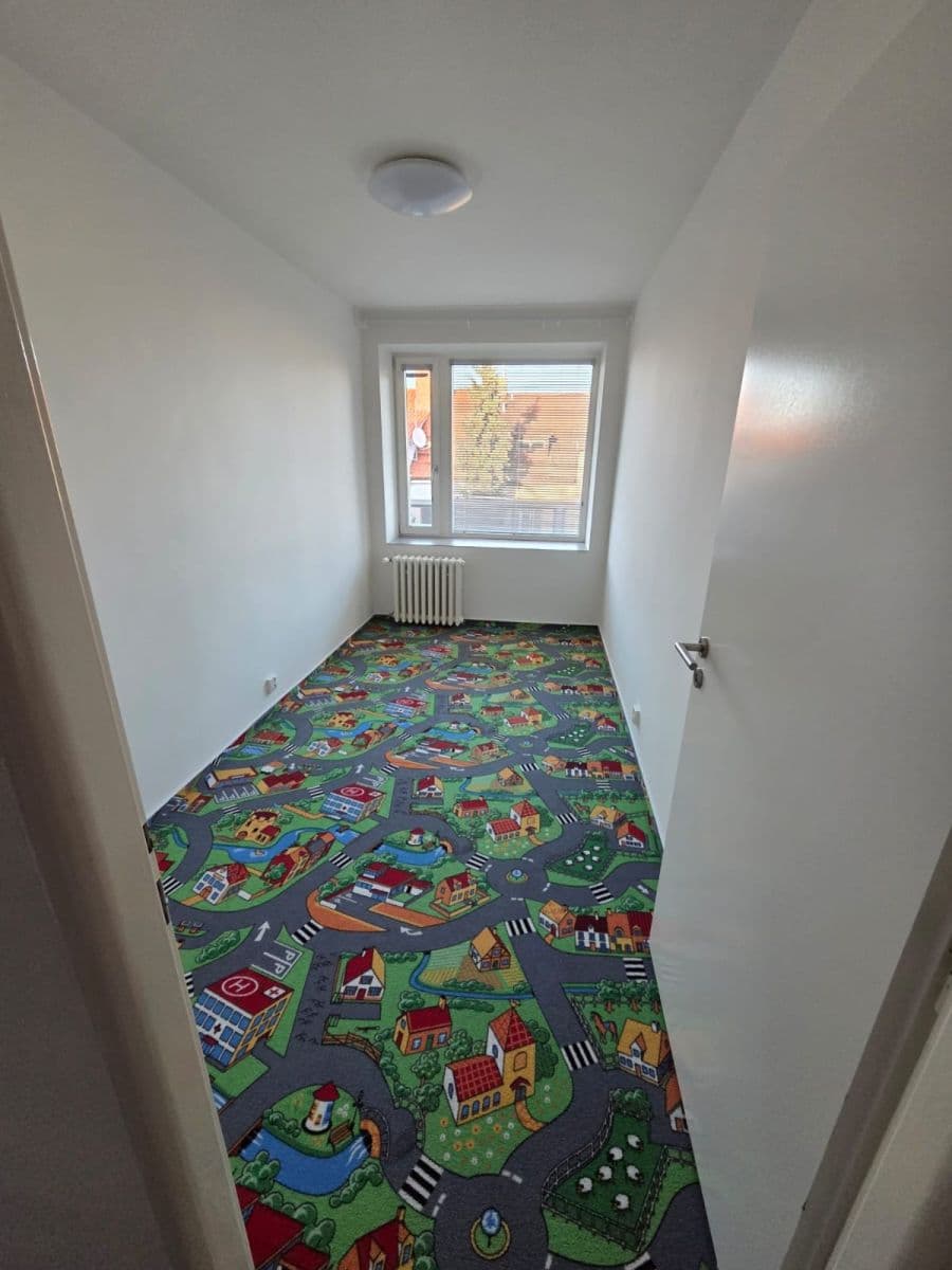 Prenájom bytu 4-izbový 108 m², Děvínská, Praha, Praha Prenájom bytu 4-izbový 108 m², Děvínská, Praha, Praha