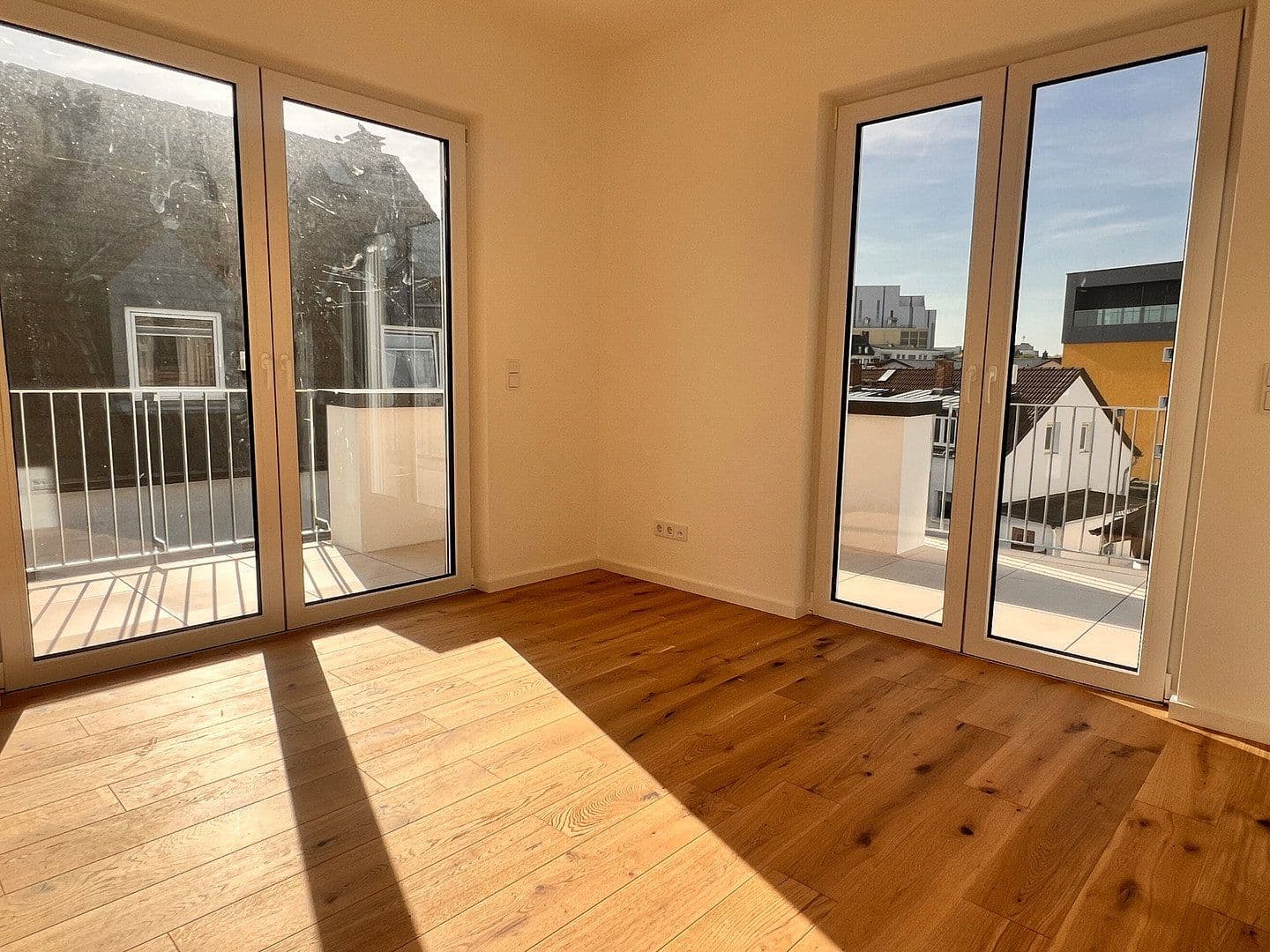 Prenájom bytu 3-izbový 83 m², Frankfurt, Hesensko Prenájom bytu 3-izbový 83 m², Frankfurt, Hesensko