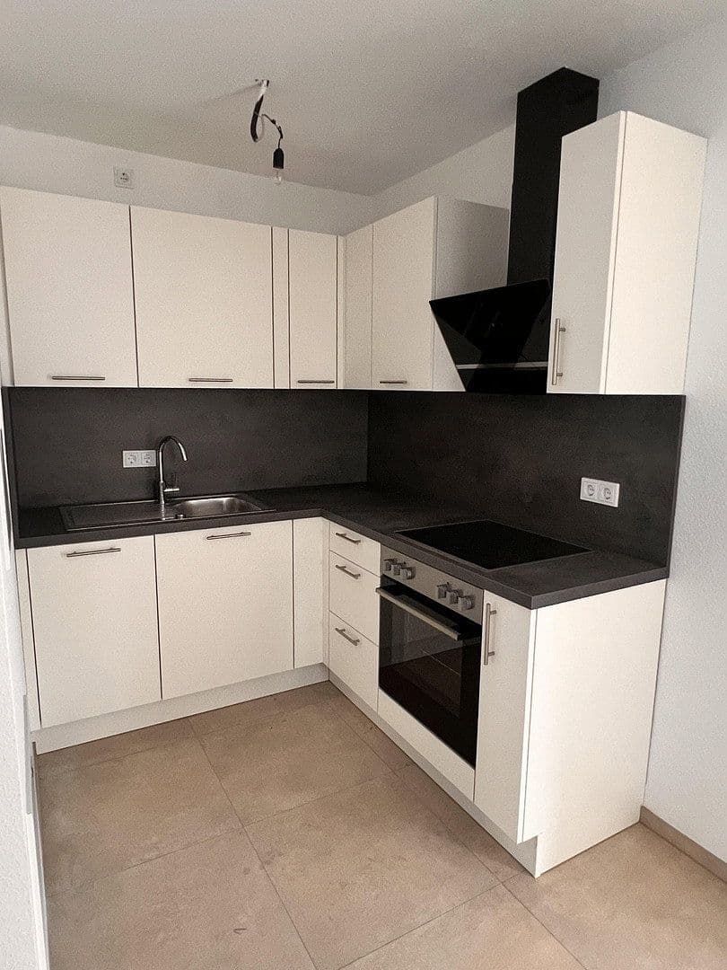 Prenájom bytu 2-izbový 43 m², Frankfurt, Hesensko Prenájom bytu 2-izbový 43 m², Frankfurt, Hesensko
