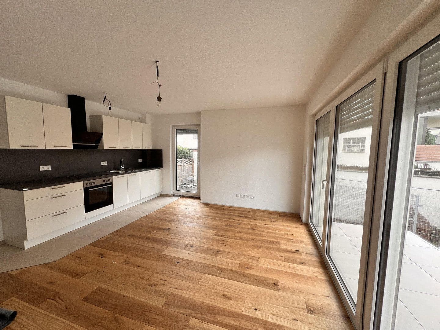 Prenájom bytu 2-izbový 43 m², Frankfurt, Hesensko Prenájom bytu 2-izbový 43 m², Frankfurt, Hesensko