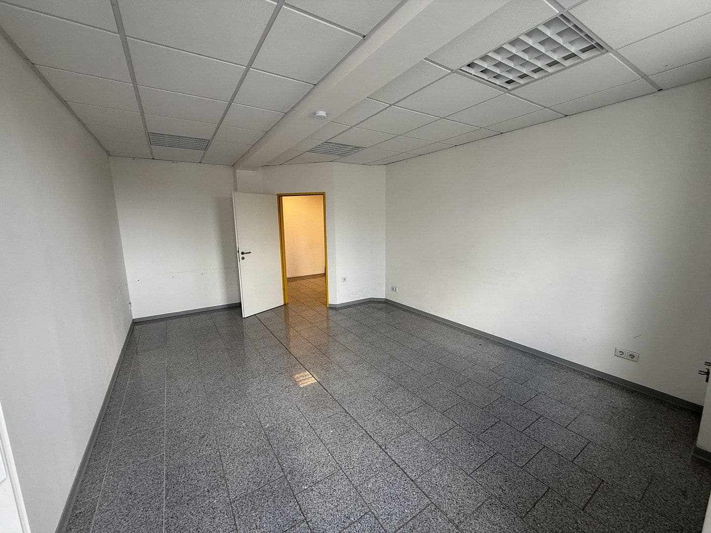 Prenájom kancelárie 195 m², Melanchthonstraße 5, Krefeld, Severné Porýnie - Westfálsko Prenájom kancelárie 195 m², Melanchthonstraße 5, Krefeld, Severné Porýnie - Westfálsko