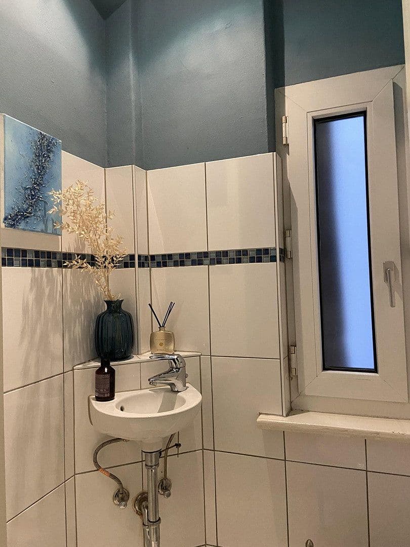 Prenájom bytu 3-izbový 94 m², Albestrasse 18, Berlin, Berlín Prenájom bytu 3-izbový 94 m², Albestrasse 18, Berlin, Berlín