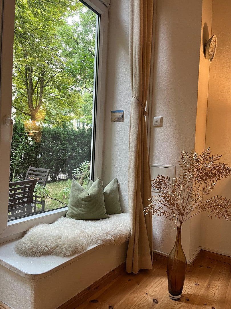 Prenájom bytu 3-izbový 94 m², Albestrasse 18, Berlin, Berlín Prenájom bytu 3-izbový 94 m², Albestrasse 18, Berlin, Berlín