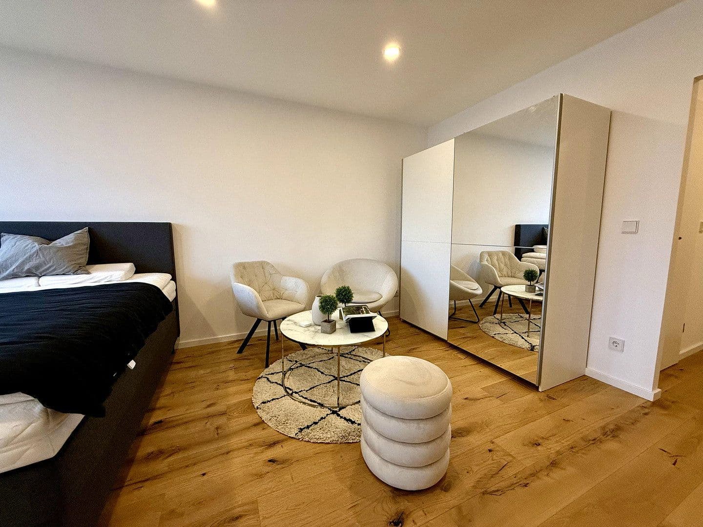 Prenájom bytu 1-izbový 33 m², Frankfurt am Main, Hesensko Prenájom bytu 1-izbový 33 m², Frankfurt am Main, Hesensko