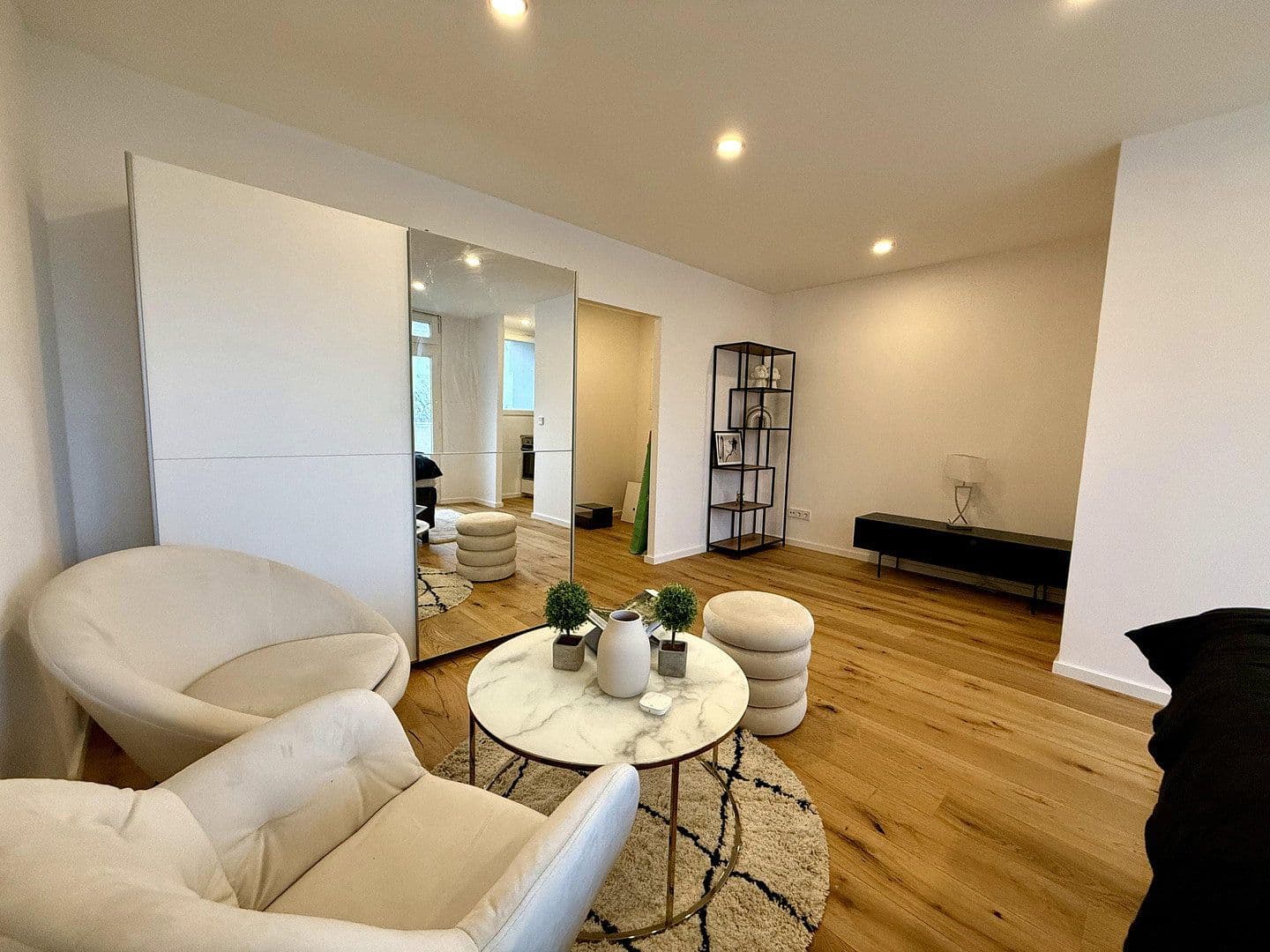 Prenájom bytu 1-izbový 33 m², Frankfurt am Main, Hesensko Prenájom bytu 1-izbový 33 m², Frankfurt am Main, Hesensko