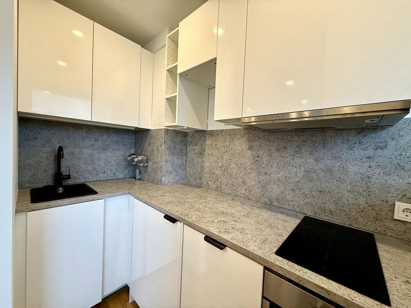 Prenájom bytu 1-izbový 33 m², Frankfurt am Main, Hesensko Prenájom bytu 1-izbový 33 m², Frankfurt am Main, Hesensko