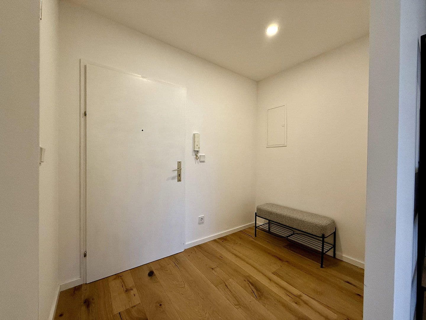 Prenájom bytu 1-izbový 33 m², Frankfurt am Main, Hesensko Prenájom bytu 1-izbový 33 m², Frankfurt am Main, Hesensko