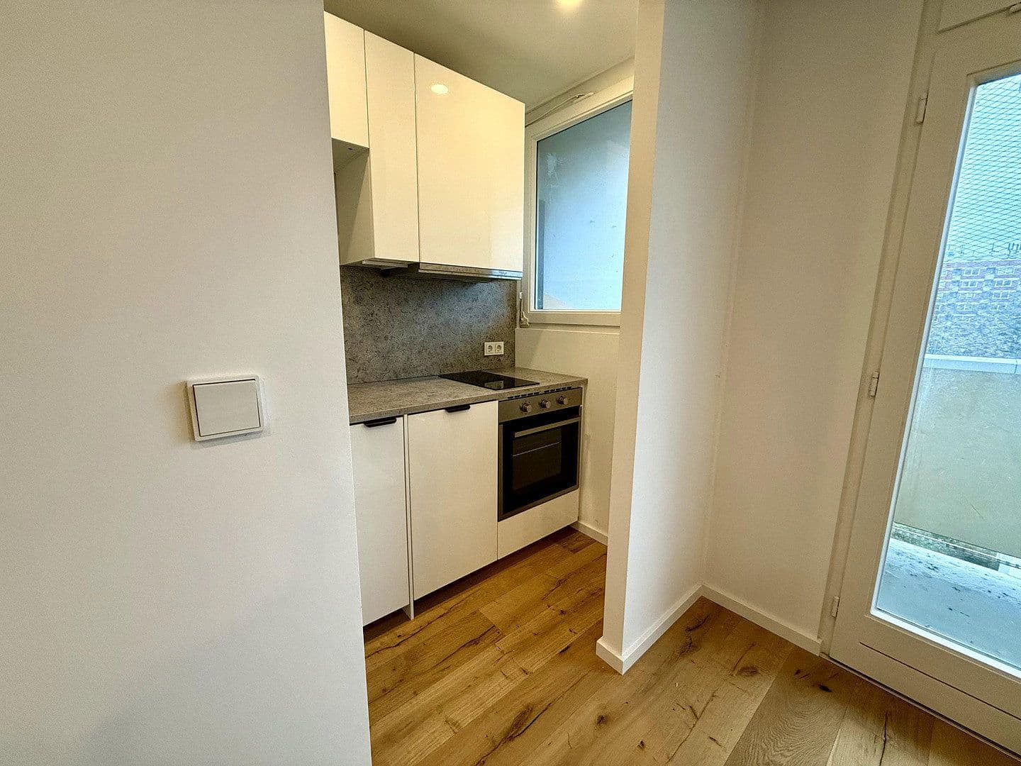 Prenájom bytu 1-izbový 33 m², Frankfurt am Main, Hesensko Prenájom bytu 1-izbový 33 m², Frankfurt am Main, Hesensko