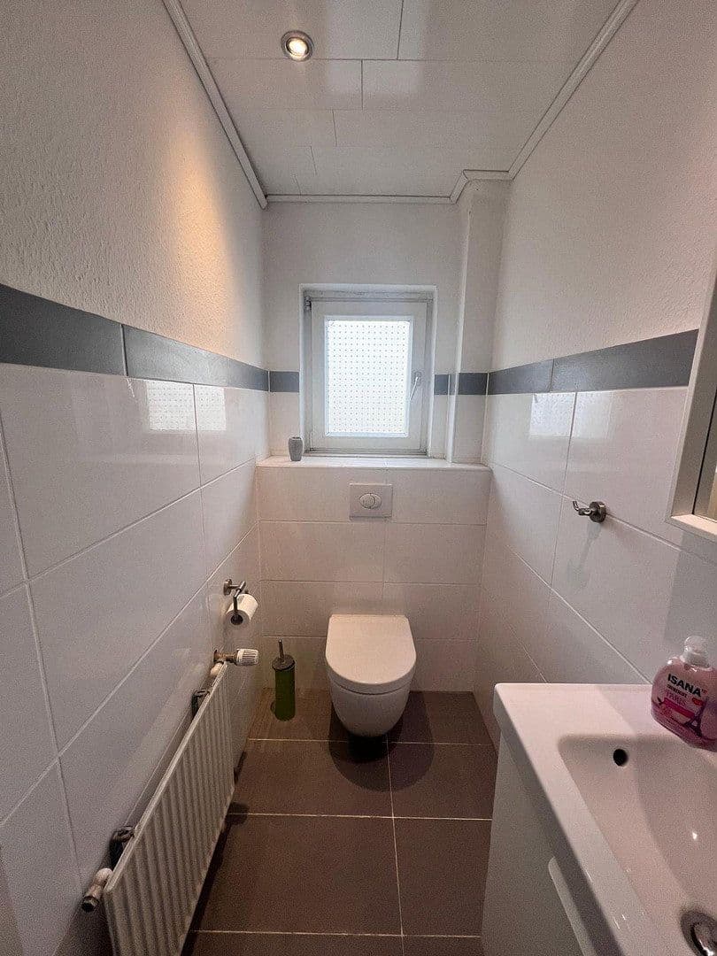Predaj domu 184 m², pozemok 750 m², Hachenburger Straße 4, Müschenbach, Porýnie-Falcko Predaj domu 184 m², pozemok 750 m², Hachenburger Straße 4, Müschenbach, Porýnie-Falcko