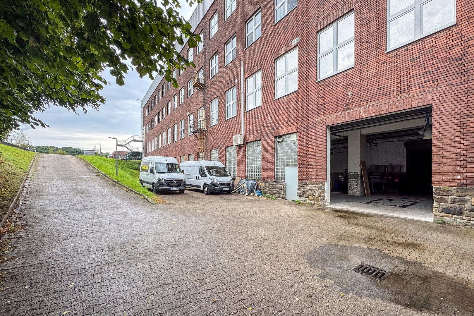 Prenájom nebytového priestoru 460 m², Stockumer Straße 28, Witten, Severné Porýnie - Westfálsko Prenájom nebytového priestoru 460 m², Stockumer Straße 28, Witten, Severné Porýnie - Westfálsko