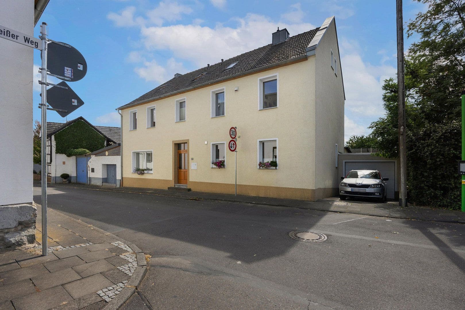 Predaj domu 162 m², pozemok 315 m², Ahrtalstraße 32, Wachtberg, Severné Porýnie - Westfálsko Predaj domu 162 m², pozemok 315 m², Ahrtalstraße 32, Wachtberg, Severné Porýnie - Westfálsko