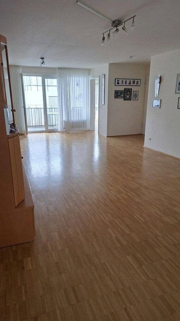 Prenájom bytu 3-izbový 94 m², Mainz, Porýnie-Falcko Prenájom bytu 3-izbový 94 m², Mainz, Porýnie-Falcko