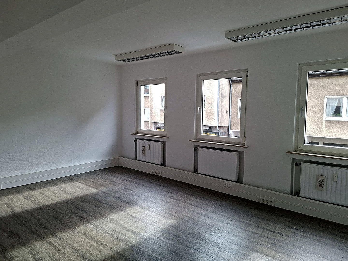 Prenájom kancelárie 120 m², Wüstenhöfer Str. 230, Essen, Severné Porýnie - Westfálsko Prenájom kancelárie 120 m², Wüstenhöfer Str. 230, Essen, Severné Porýnie - Westfálsko