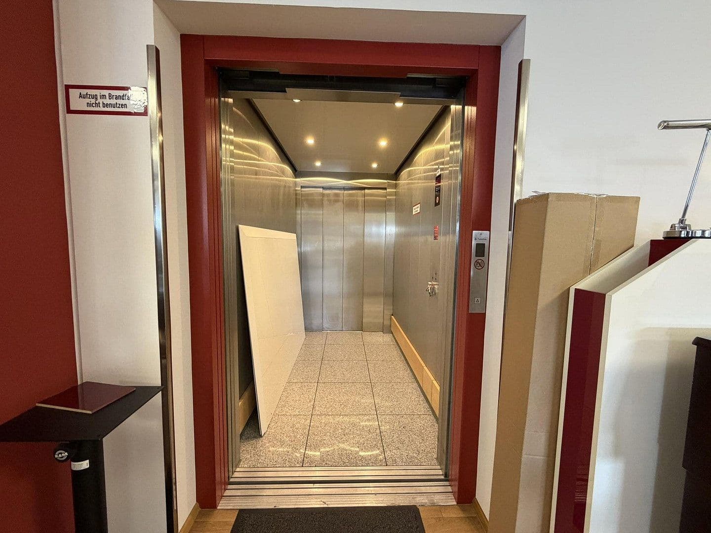 Predaj nebytového priestoru 2.277 m², Waldstraße 1a, Heusenstamm, Hesensko Predaj nebytového priestoru 2.277 m², Waldstraße 1a, Heusenstamm, Hesensko