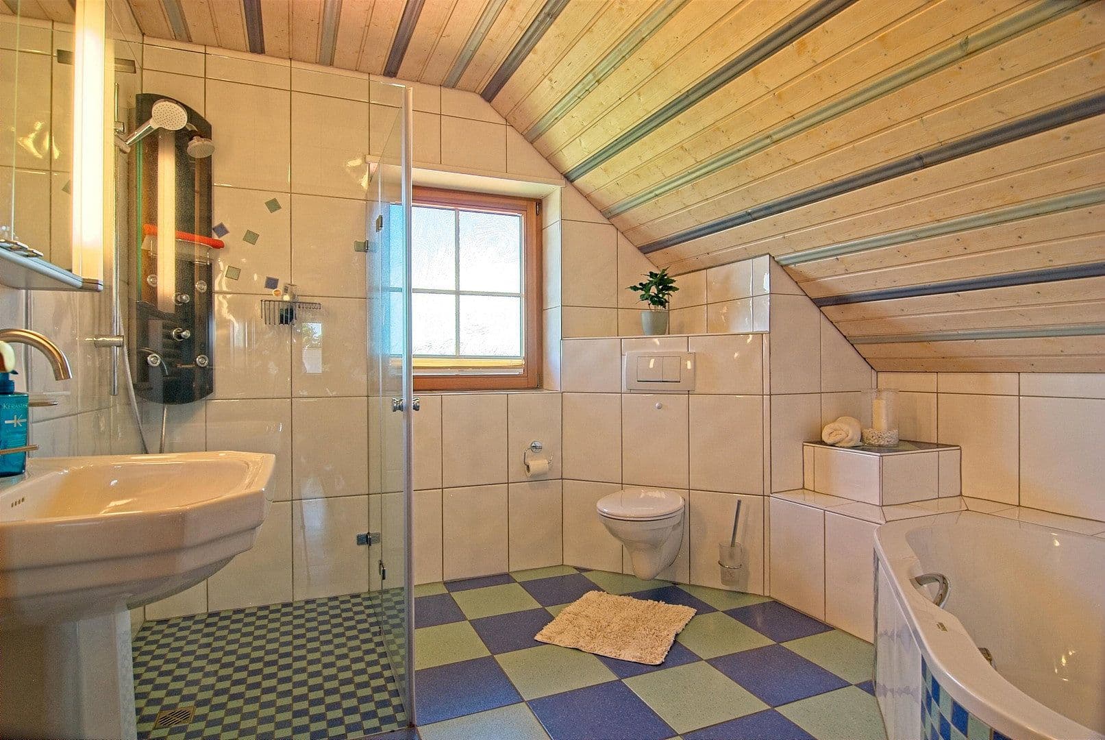Predaj domu 262 m², pozemok 2.149 m², Wutach, Bádensko-Wurttembersko Predaj domu 262 m², pozemok 2.149 m², Wutach, Bádensko-Wurttembersko