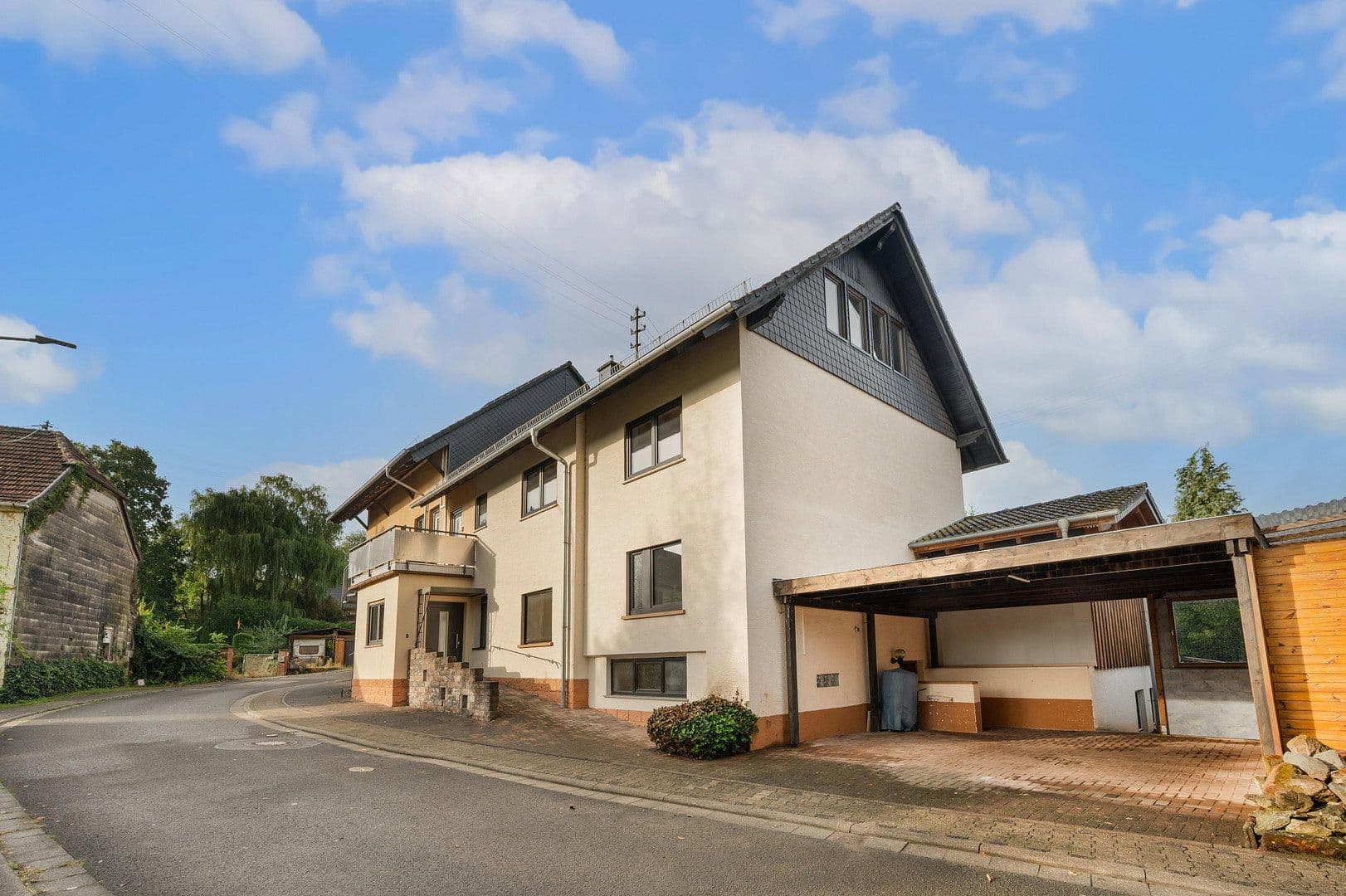 Predaj domu 563 m², pozemok 713 m², Feldstraße 8, Altenkirchen, Porýnie-Falcko Predaj domu 563 m², pozemok 713 m², Feldstraße 8, Altenkirchen, Porýnie-Falcko