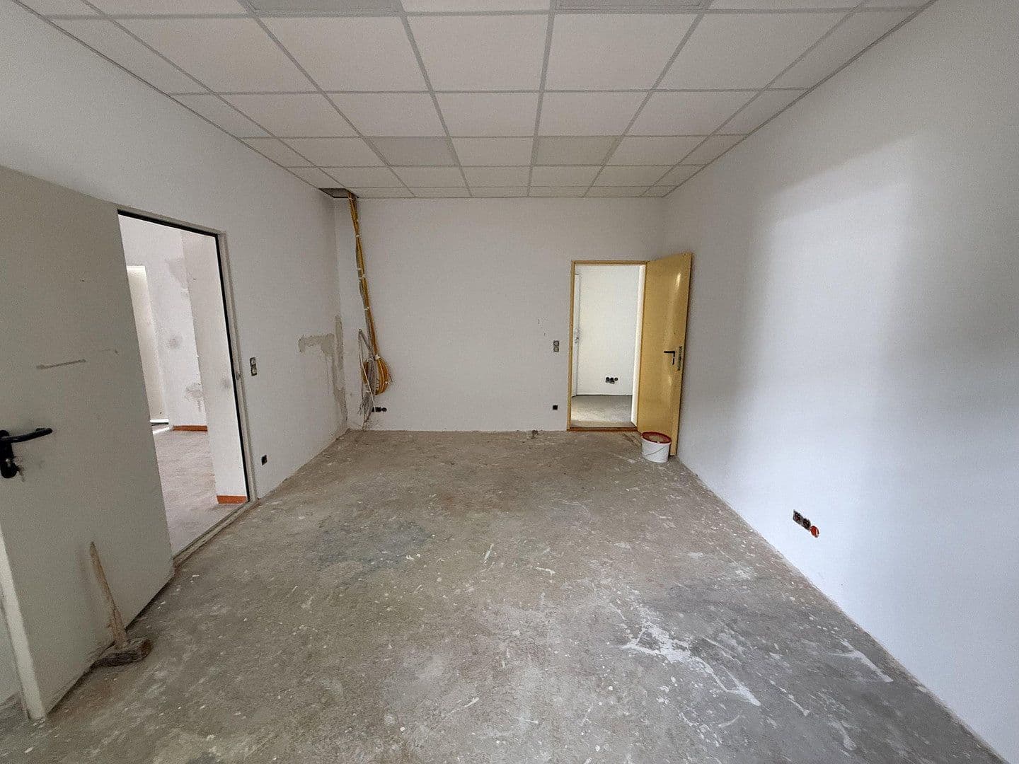 Prenájom nebytového priestoru 230 m², Fellbach, Bádensko-Wurttembersko Prenájom nebytového priestoru 230 m², Fellbach, Bádensko-Wurttembersko