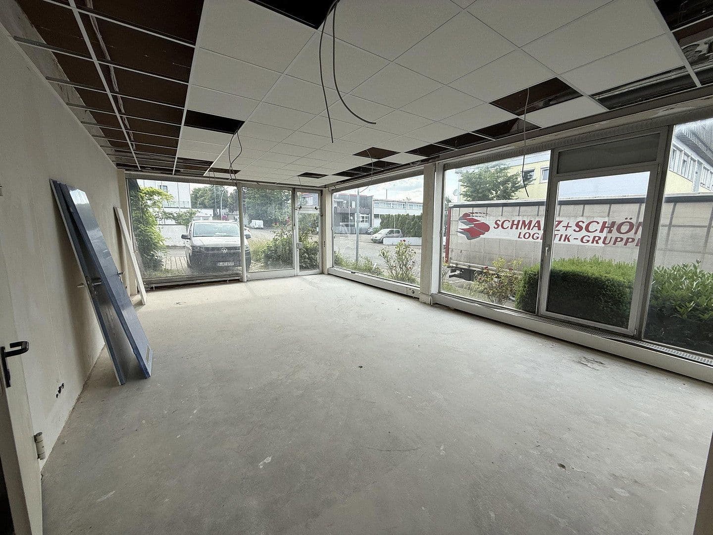 Prenájom nebytového priestoru 230 m², Fellbach, Bádensko-Wurttembersko Prenájom nebytového priestoru 230 m², Fellbach, Bádensko-Wurttembersko
