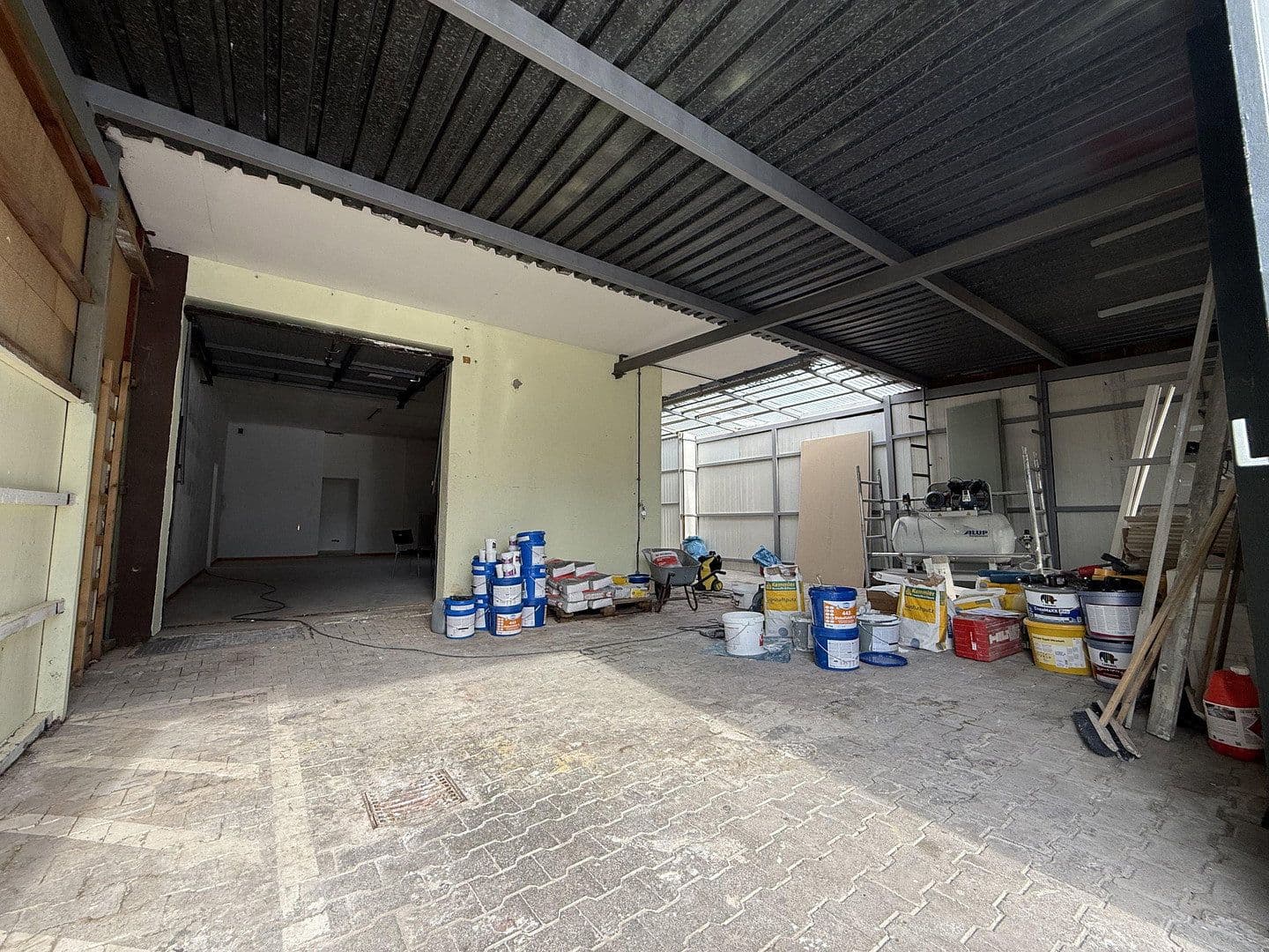 Prenájom nebytového priestoru 230 m², Fellbach, Bádensko-Wurttembersko Prenájom nebytového priestoru 230 m², Fellbach, Bádensko-Wurttembersko