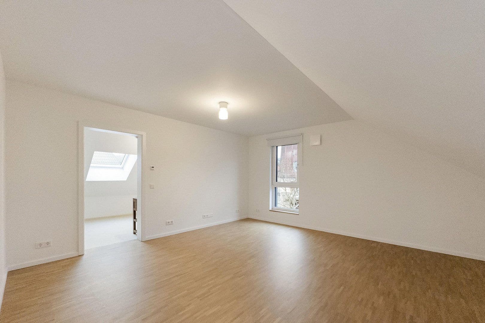 Predaj domu 215 m², pozemok 281 m², Würzburg, Bavorsko Predaj domu 215 m², pozemok 281 m², Würzburg, Bavorsko