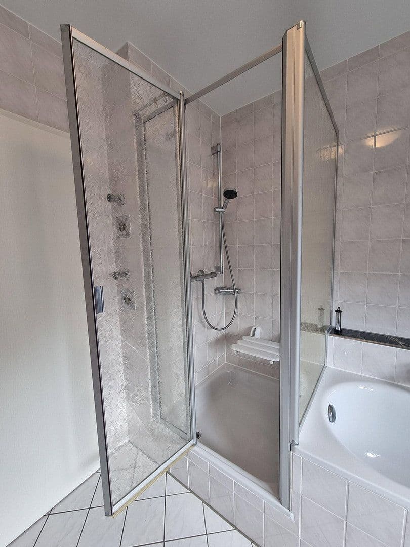 Prenájom bytu 3-izbový 119 m², Bochum, Severné Porýnie - Westfálsko Prenájom bytu 3-izbový 119 m², Bochum, Severné Porýnie - Westfálsko
