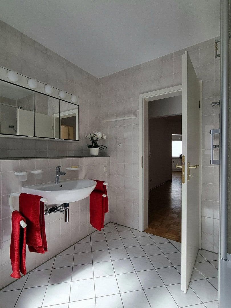 Prenájom bytu 3-izbový 119 m², Bochum, Severné Porýnie - Westfálsko Prenájom bytu 3-izbový 119 m², Bochum, Severné Porýnie - Westfálsko