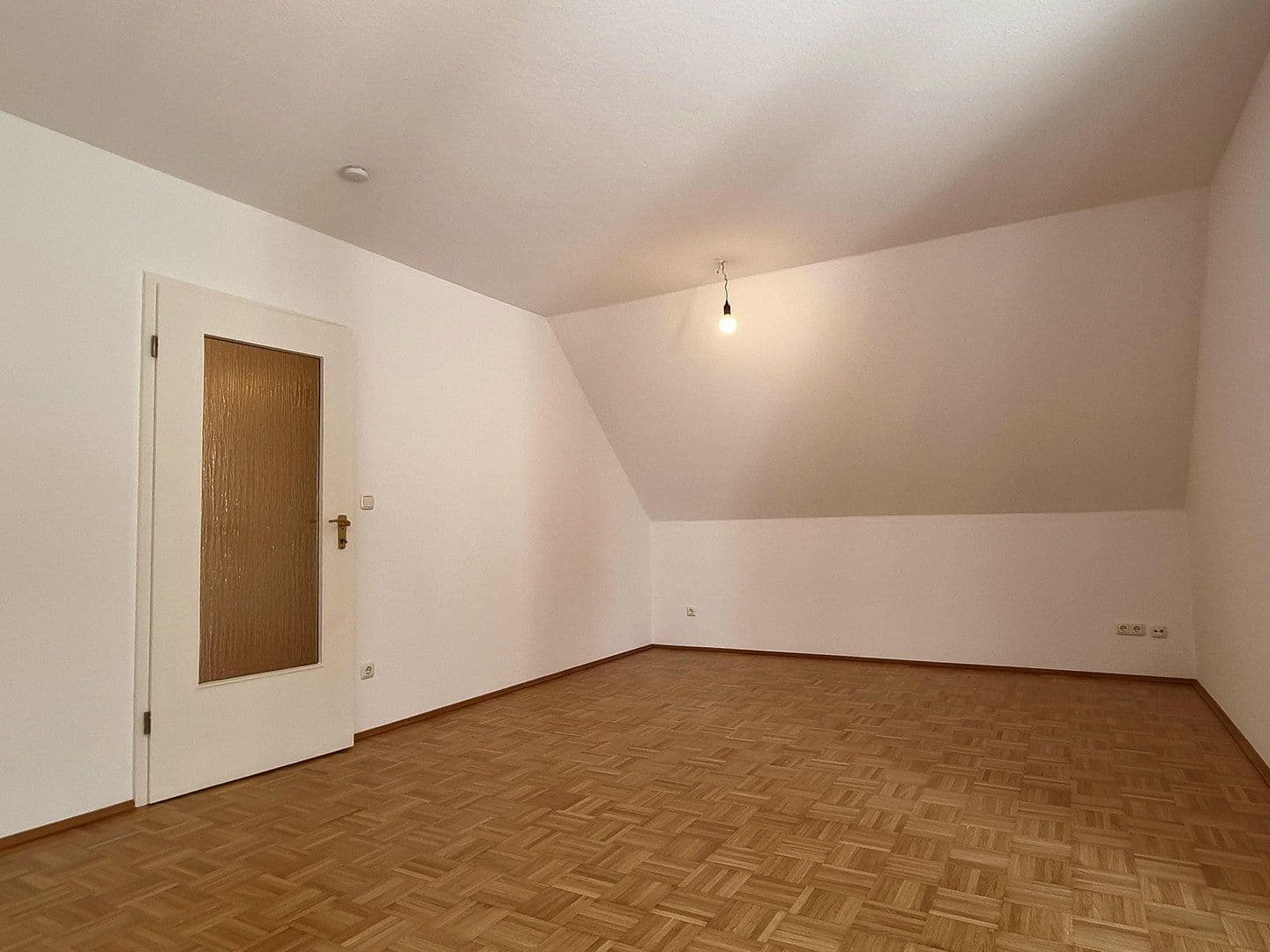 Prenájom bytu 3-izbový 119 m², Bochum, Severné Porýnie - Westfálsko Prenájom bytu 3-izbový 119 m², Bochum, Severné Porýnie - Westfálsko