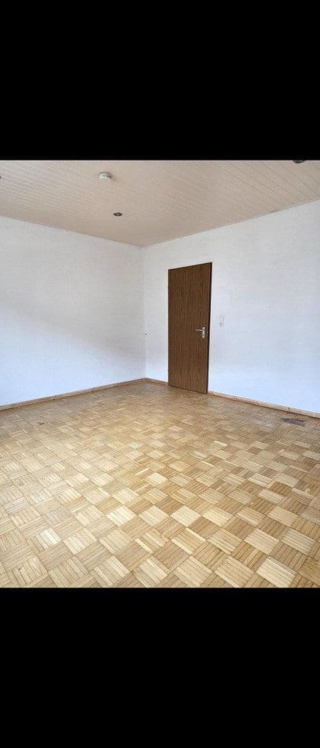 Prenájom bytu 5-izbový 120 m², Waldbüttelbrunn, Bavorsko Prenájom bytu 5-izbový 120 m², Waldbüttelbrunn, Bavorsko