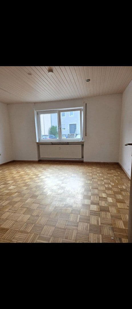 Prenájom bytu 5-izbový 120 m², Waldbüttelbrunn, Bavorsko Prenájom bytu 5-izbový 120 m², Waldbüttelbrunn, Bavorsko