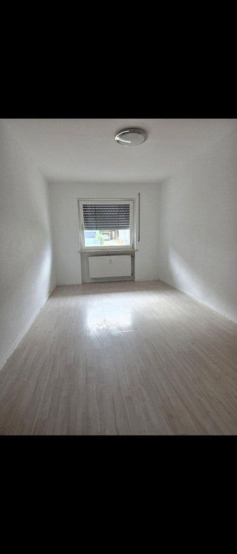 Prenájom bytu 5-izbový 120 m², Waldbüttelbrunn, Bavorsko Prenájom bytu 5-izbový 120 m², Waldbüttelbrunn, Bavorsko
