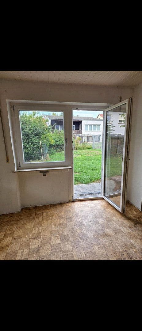 Prenájom bytu 5-izbový 120 m², Waldbüttelbrunn, Bavorsko Prenájom bytu 5-izbový 120 m², Waldbüttelbrunn, Bavorsko